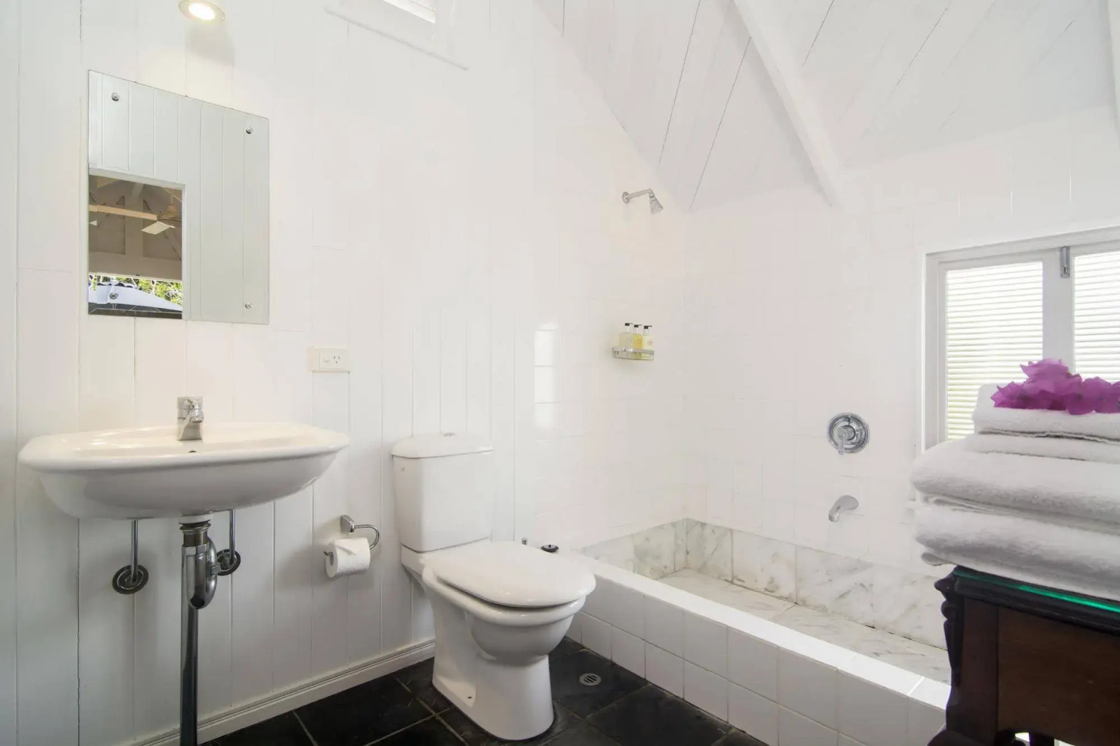 Port Douglas Cottage and Lodge