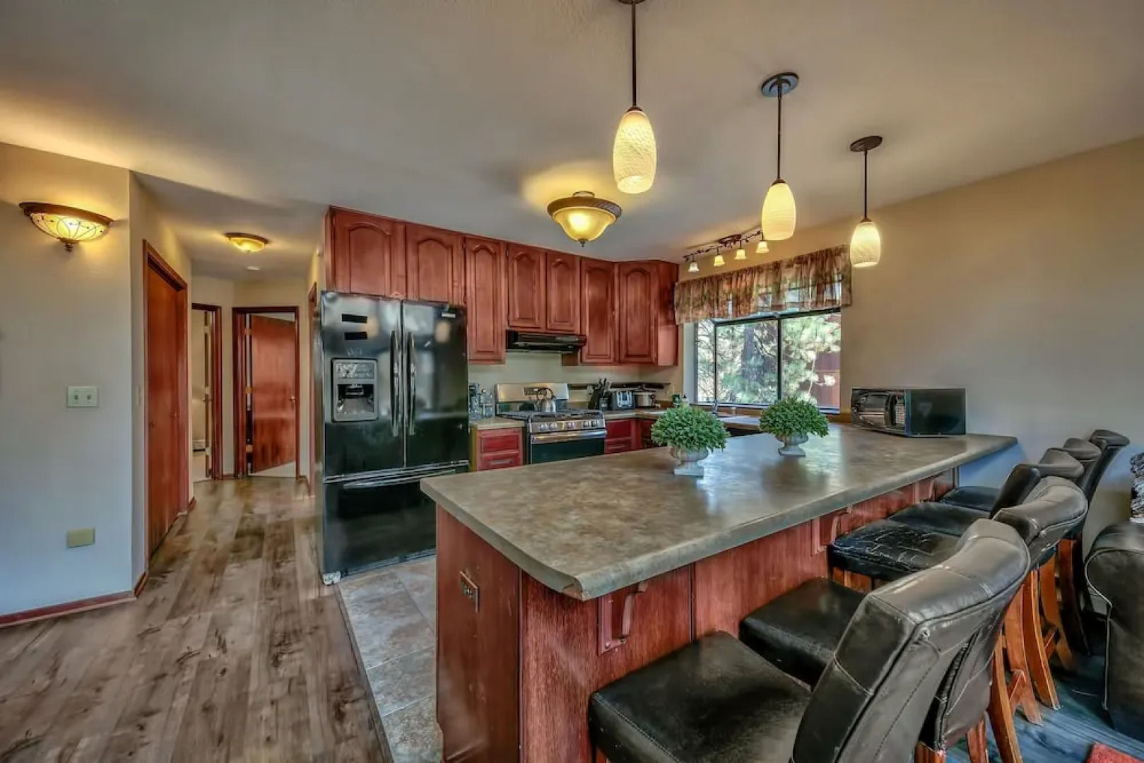 Mv49 Lake Tahoe a Block From the Caverock Beach