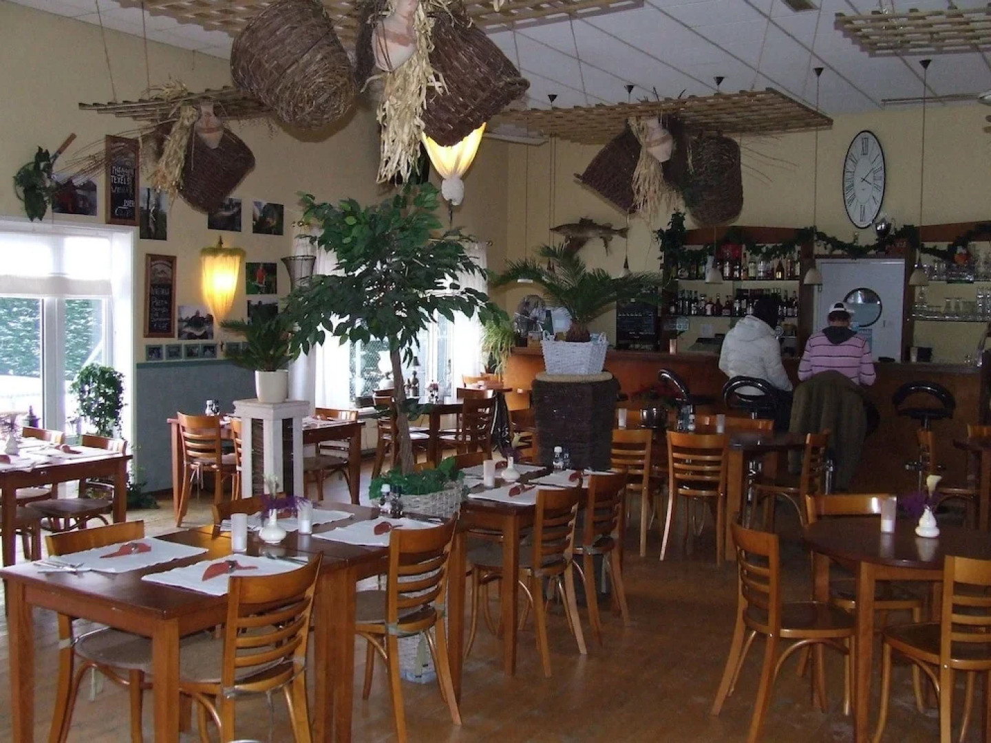 Tidy Bungalow With Dishwasher, Close to the Water