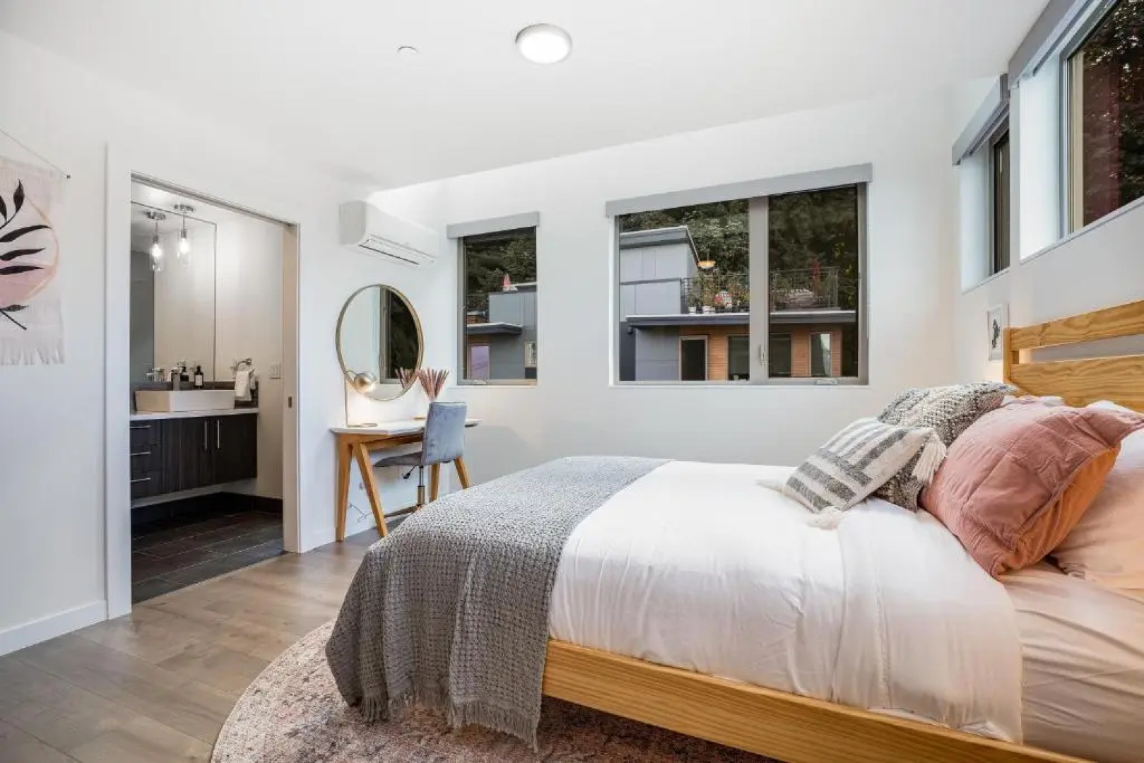 Alki Beach Escape Romantic Waterfront Getaway for 2