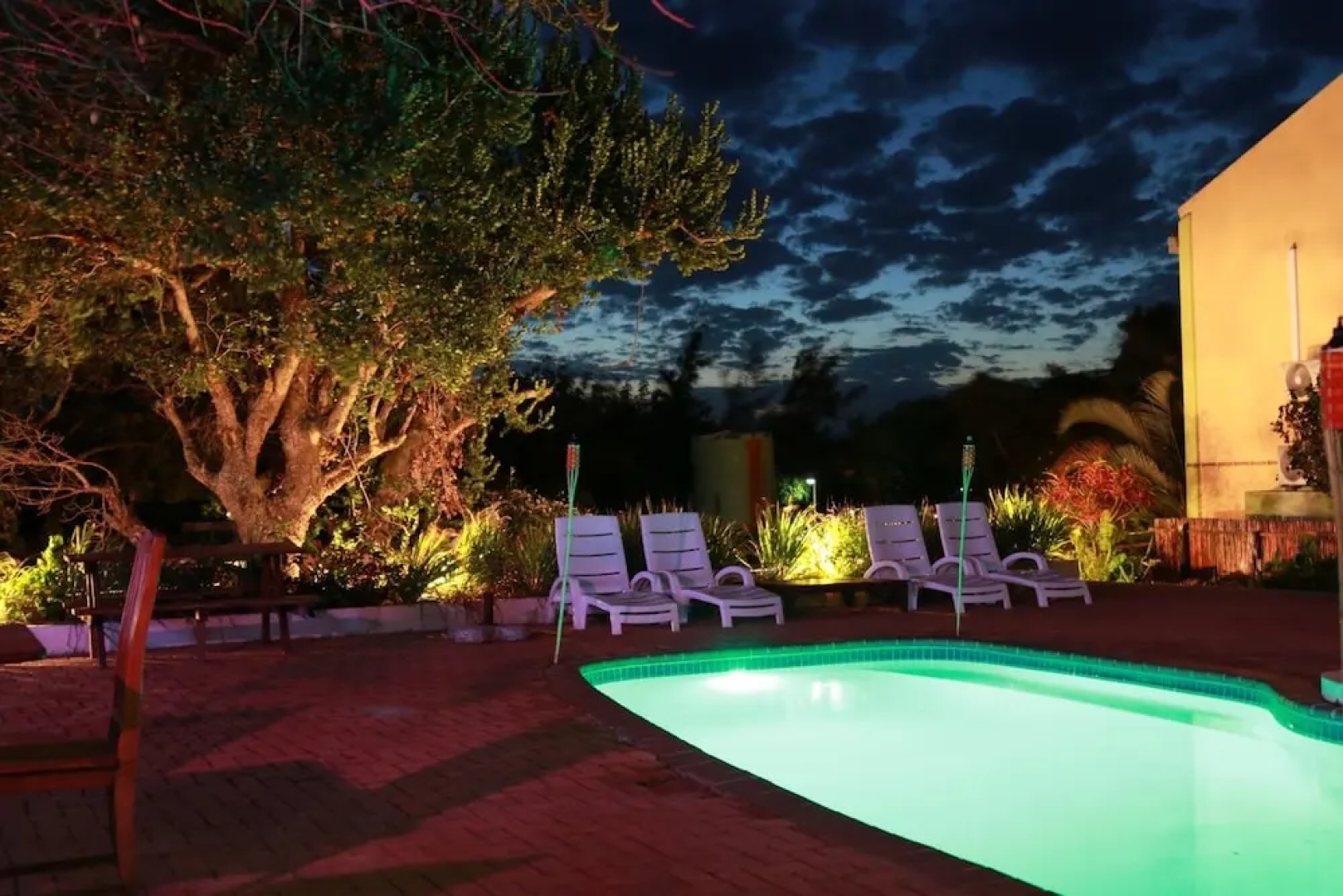 Waves Lodge
