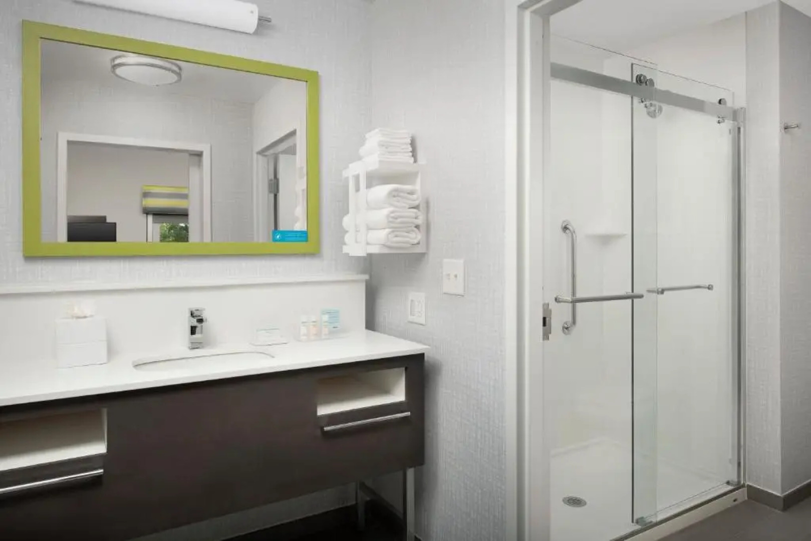 Hampton Inn & Suites Charlotte Airport Lake Pointe