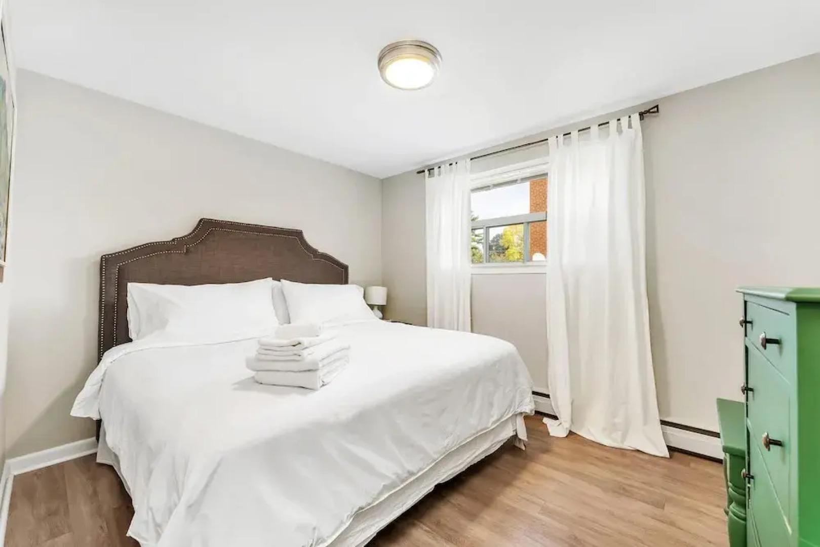 Private 2bdrm Newly Renovated - Furnished apt - U3