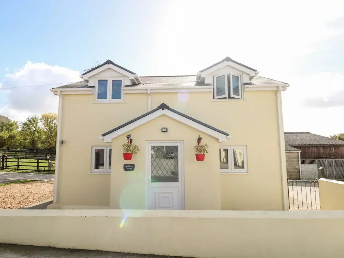 Saddlers Cottage, Berllandeg Farm