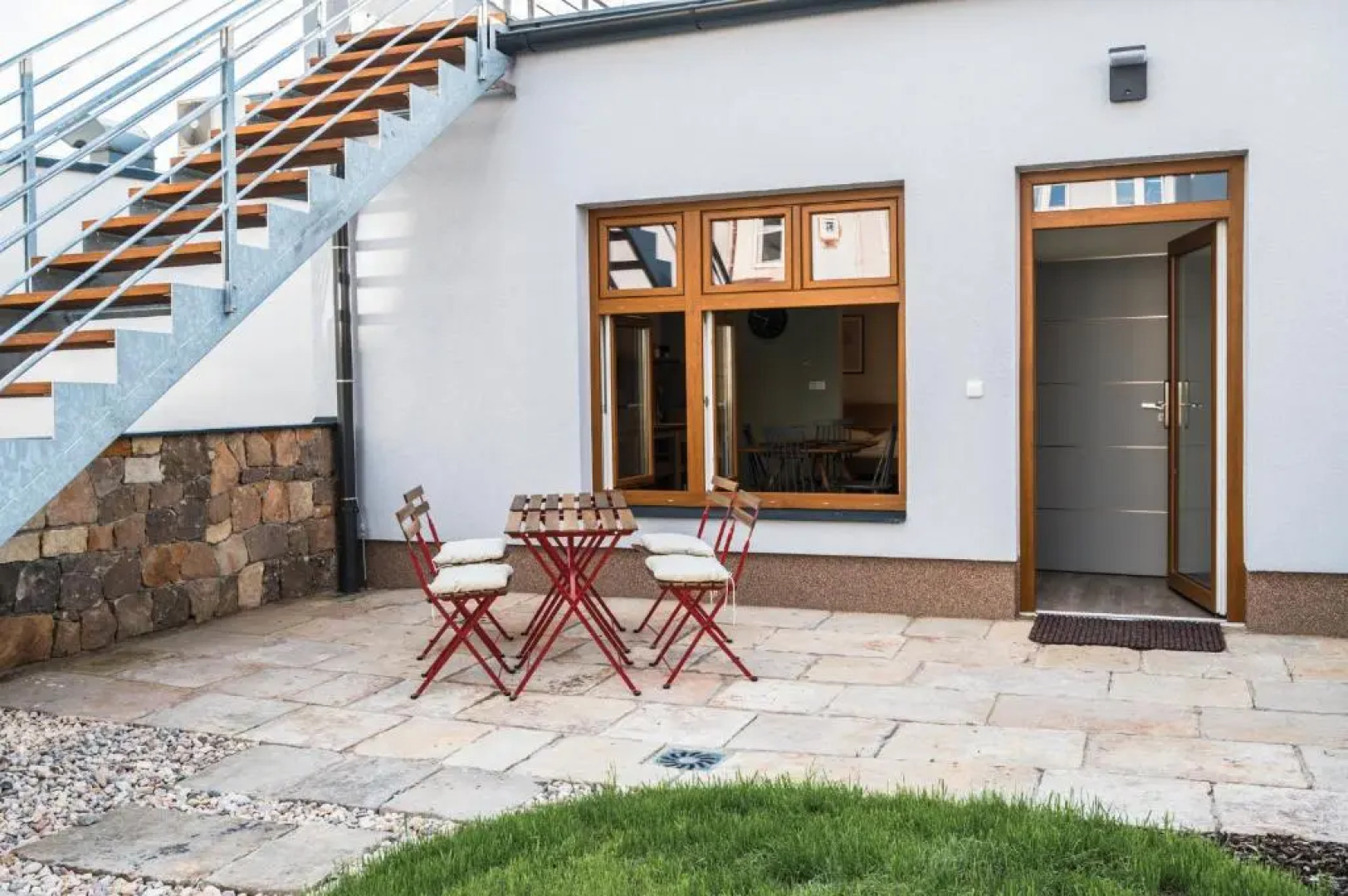 ART Hostel & Apartments