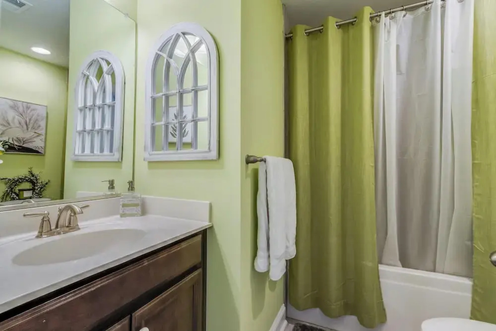 Catalina Circle 21520