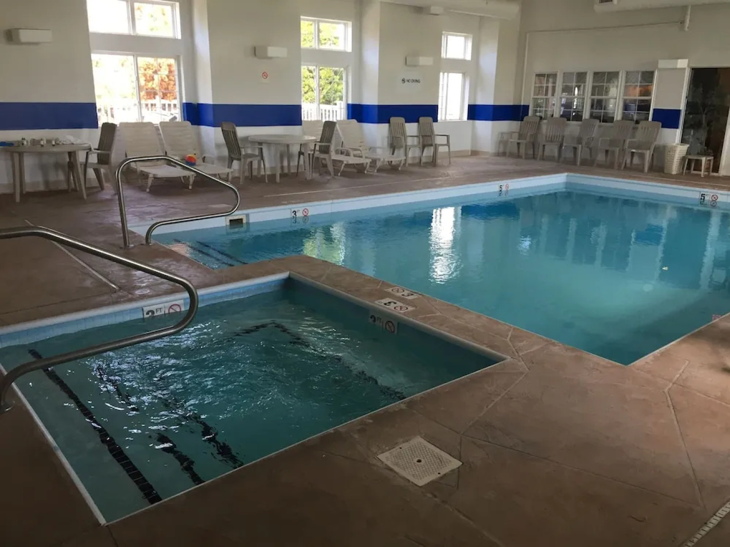 Bridgepointe Inn & Suites