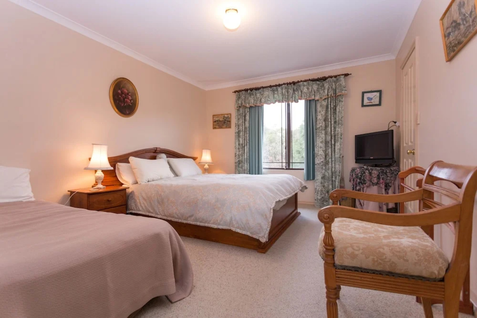 Albany's Big Grove Bed & Breakfast