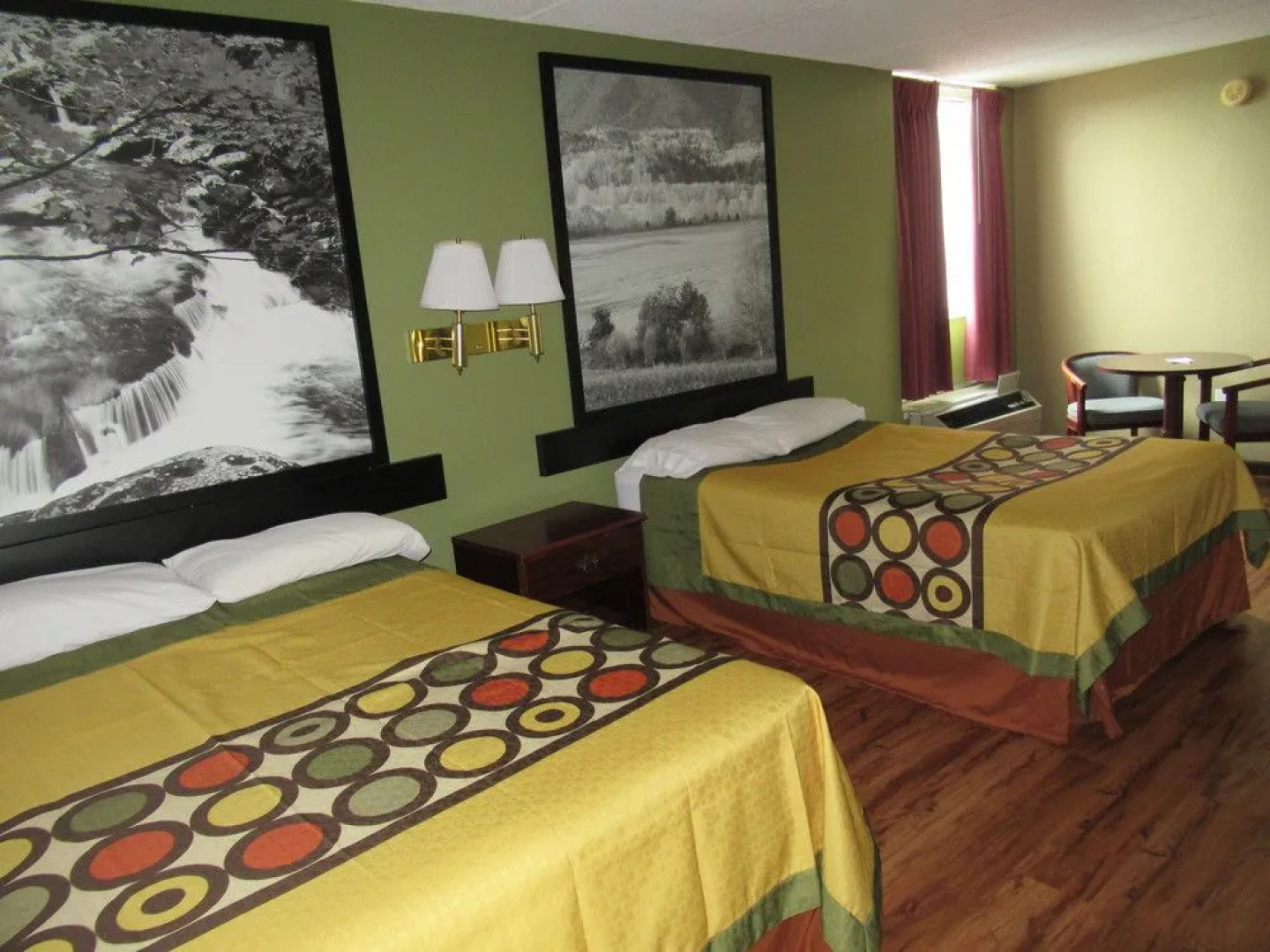 Super 8 by Wyndham Kingsport /I-81