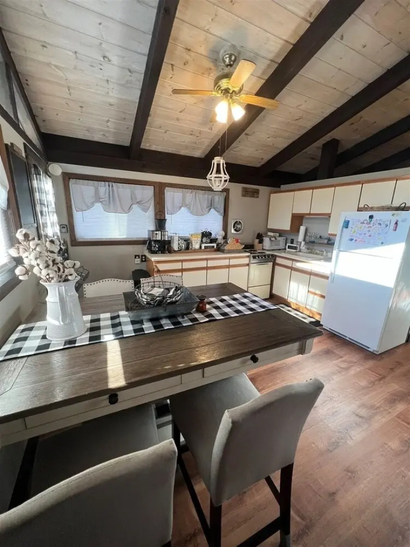 Alpine Village Getaway Limit 8 3 Bedroom Cottage by RedAwning