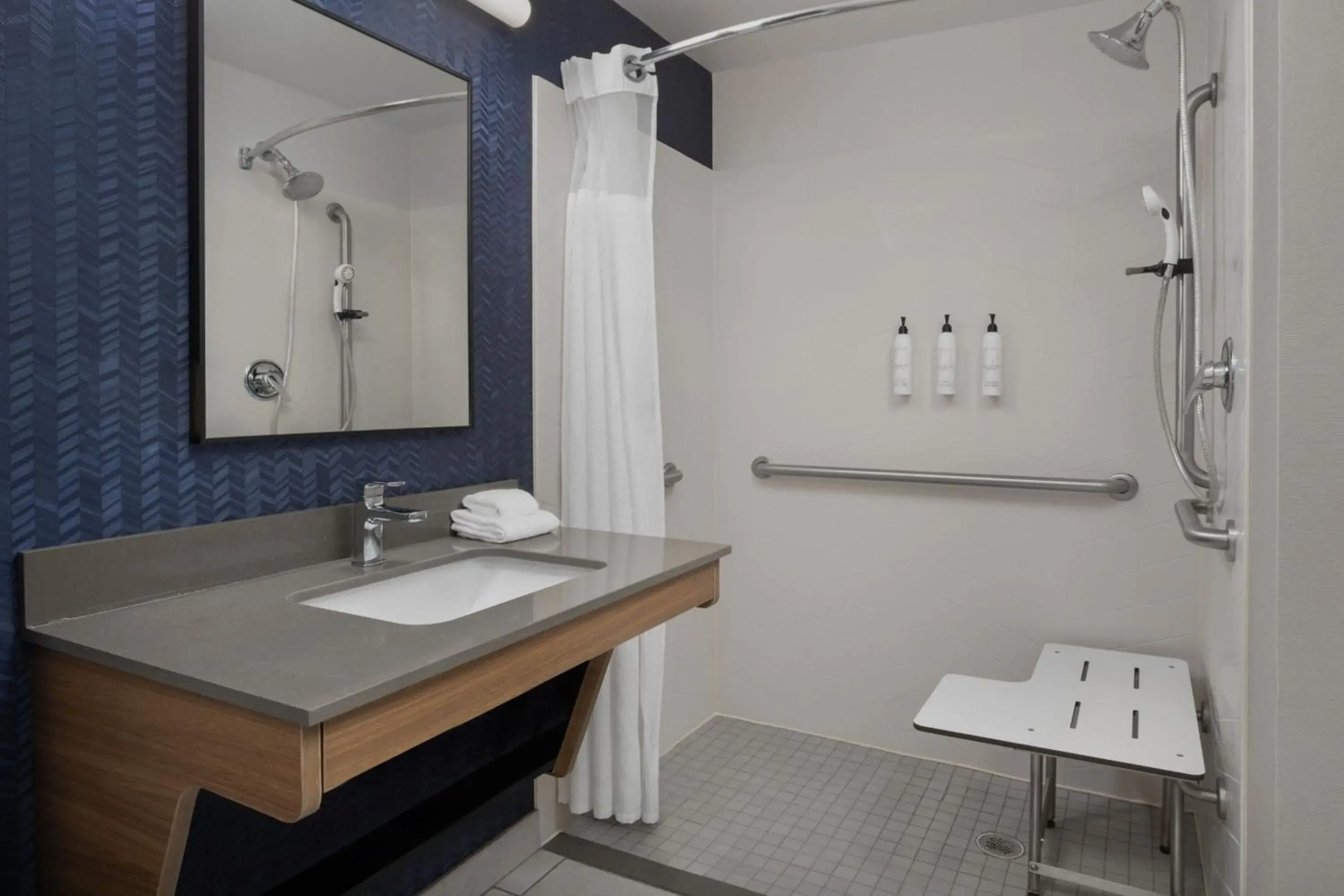 Fairfield Inn & Suites by Marriott Roanoke Hollins/I-81