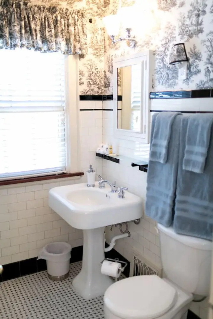 1810 Emerson House Bed & Breakfast - Adults Only