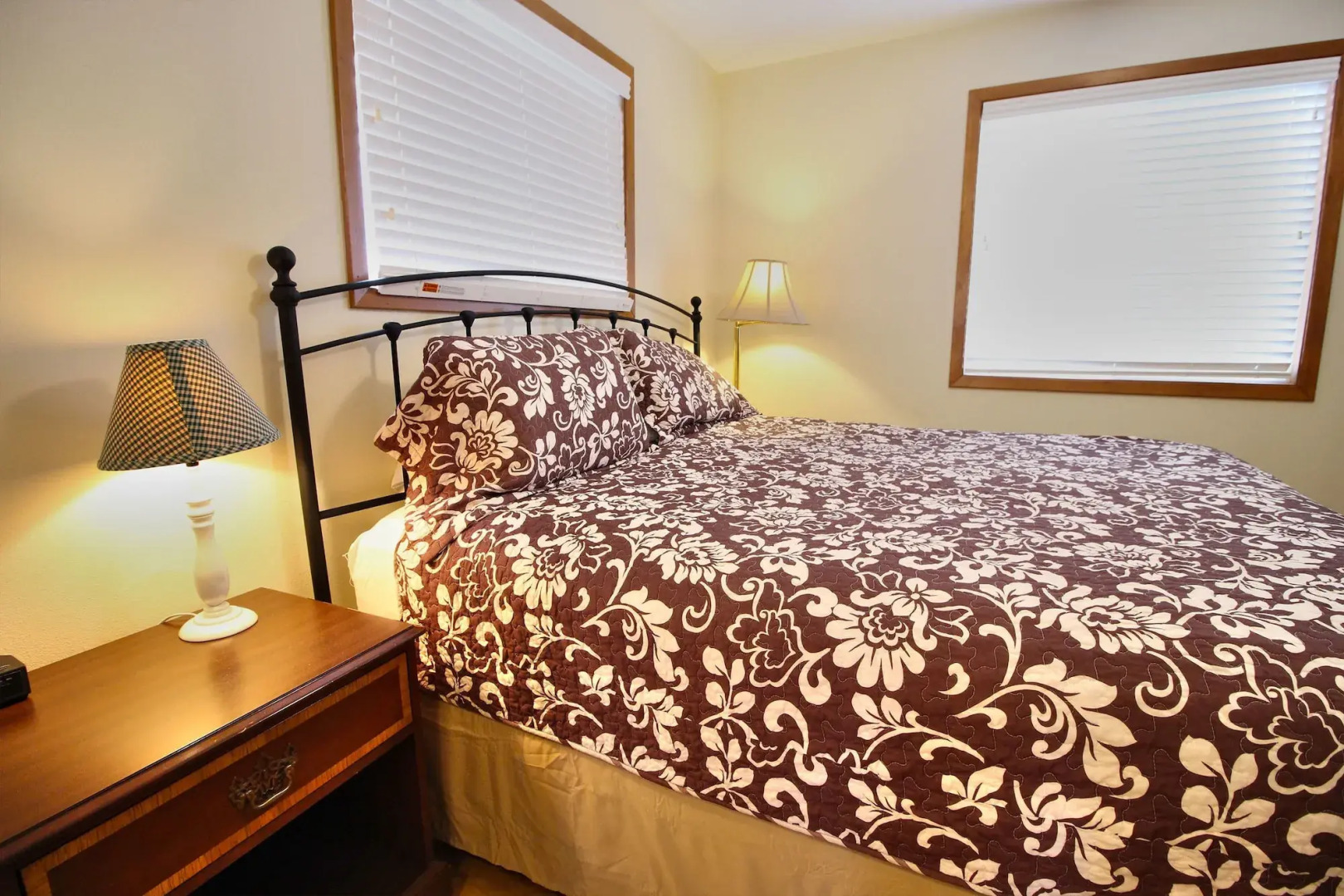 Peach Tree Inn & Suites