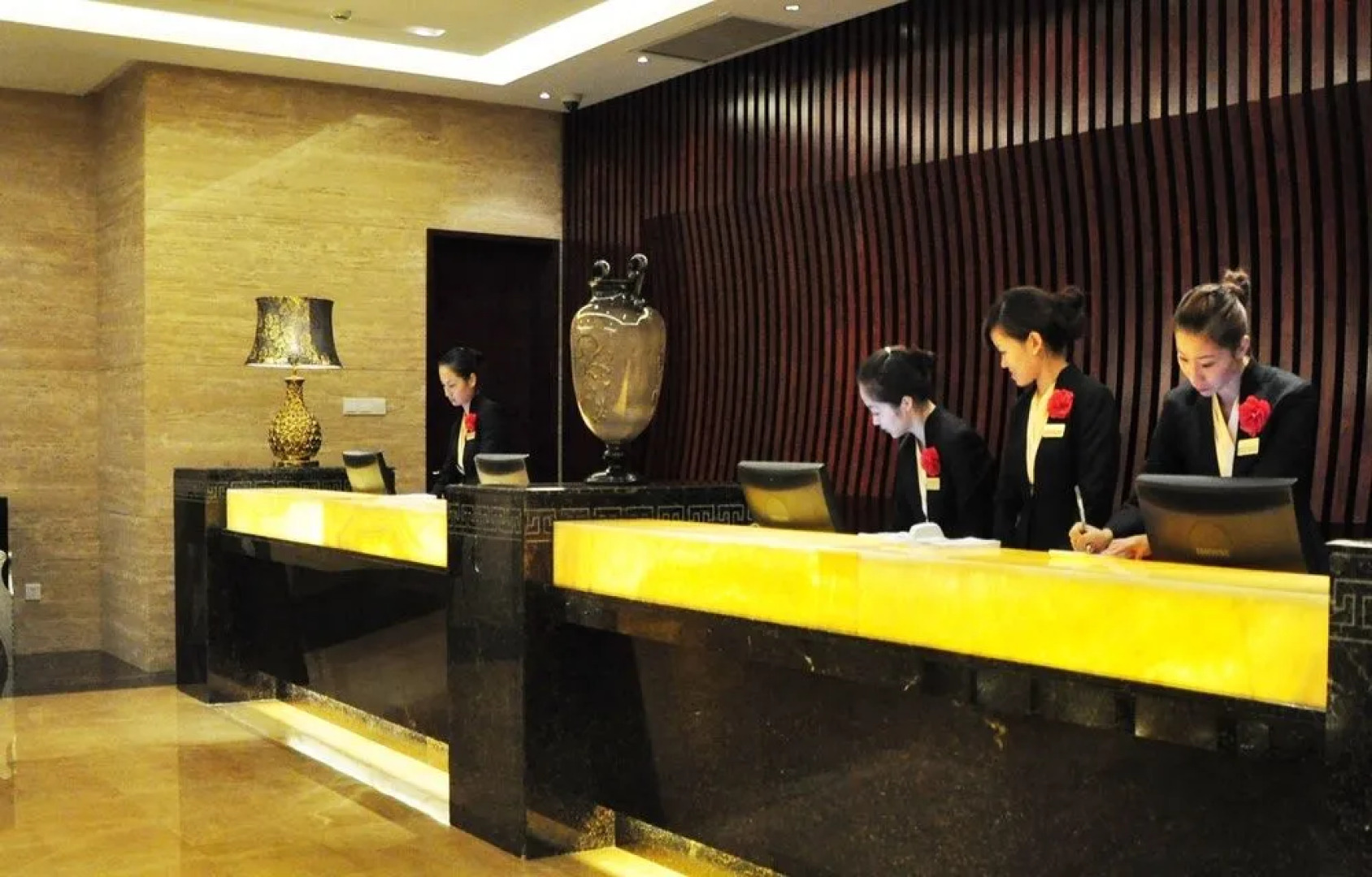 Lake View Garden Hotel