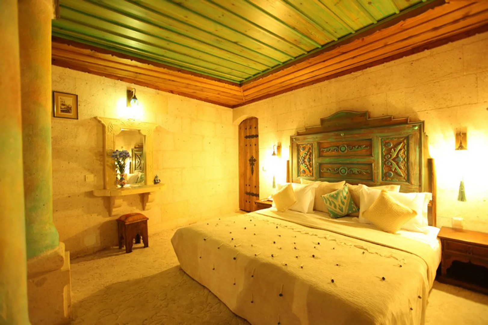 Blue Valley Cave Hotel