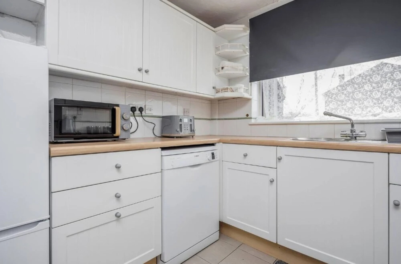Cosy 3 Bedroom Home With Wifi, Parking & Garden