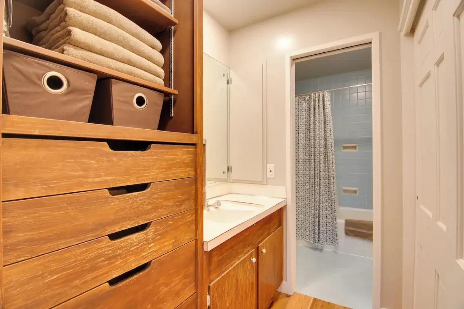 Chic Boulder Mountain Home w/ Hot Tub + Views