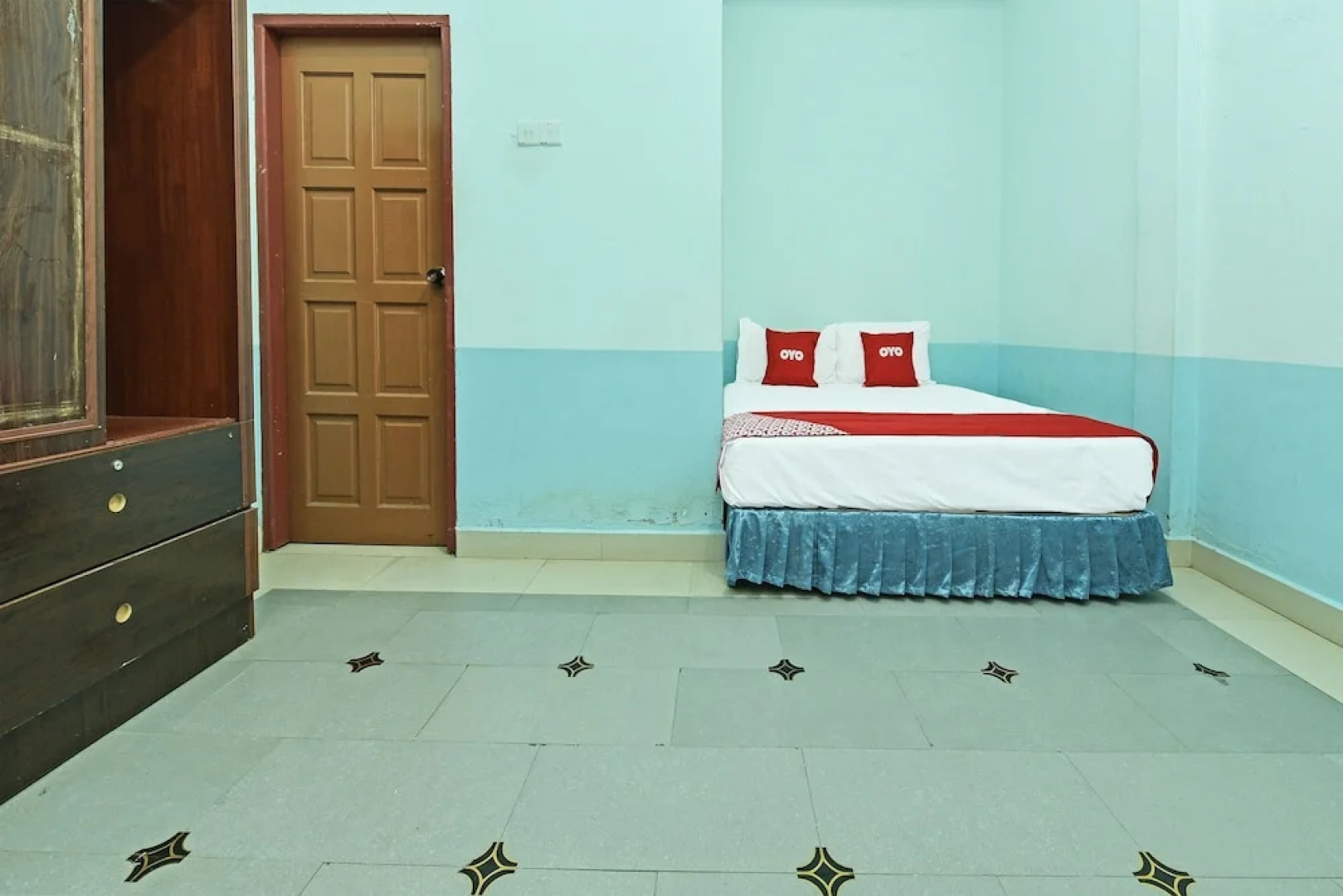 OYO 90441 Cz Traveler's Hotel