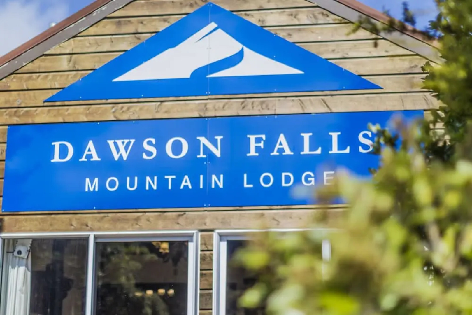 Dawson Falls Mountain Lodge