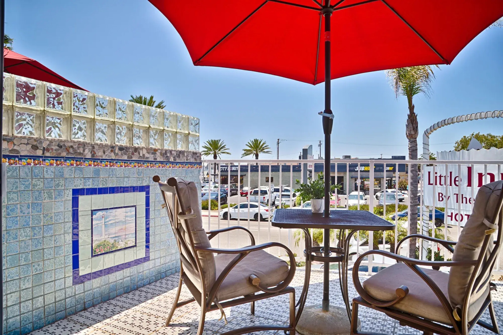 Little Inn By The Bay Newport Beach