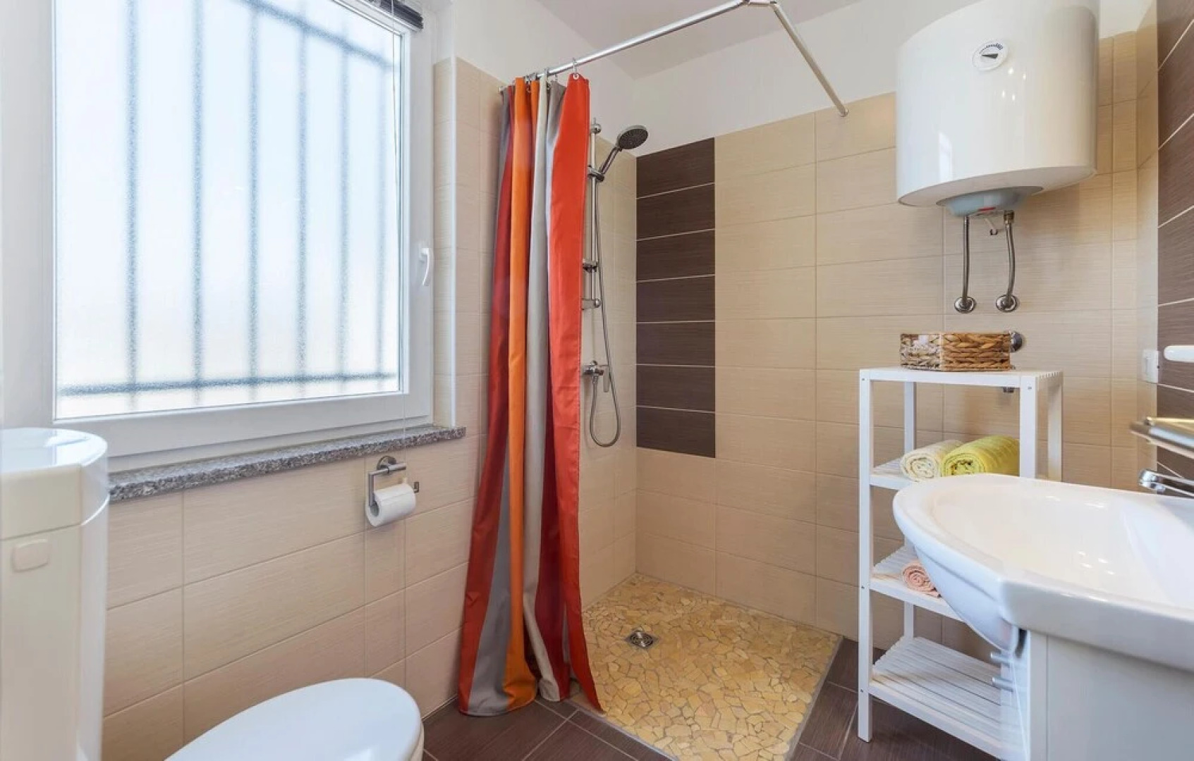 Nice Home in Trget With Wifi, 4 Bedrooms and Outdoor Swimming Pool