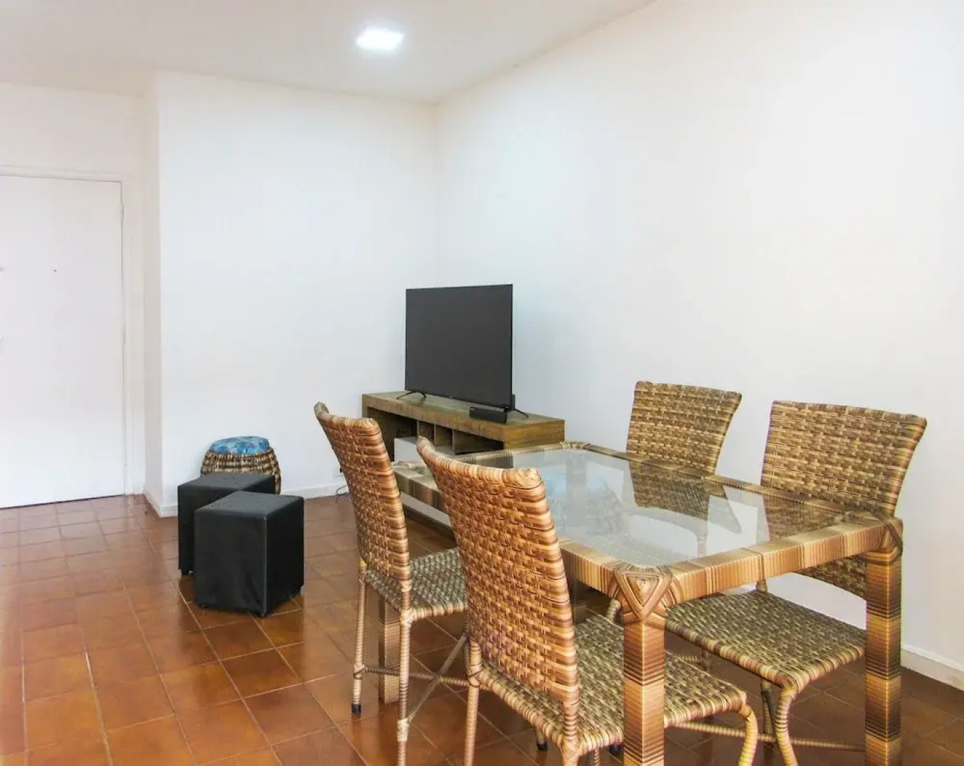 Apto a 200 m da Praia das Pitangueiras-guaruj SP