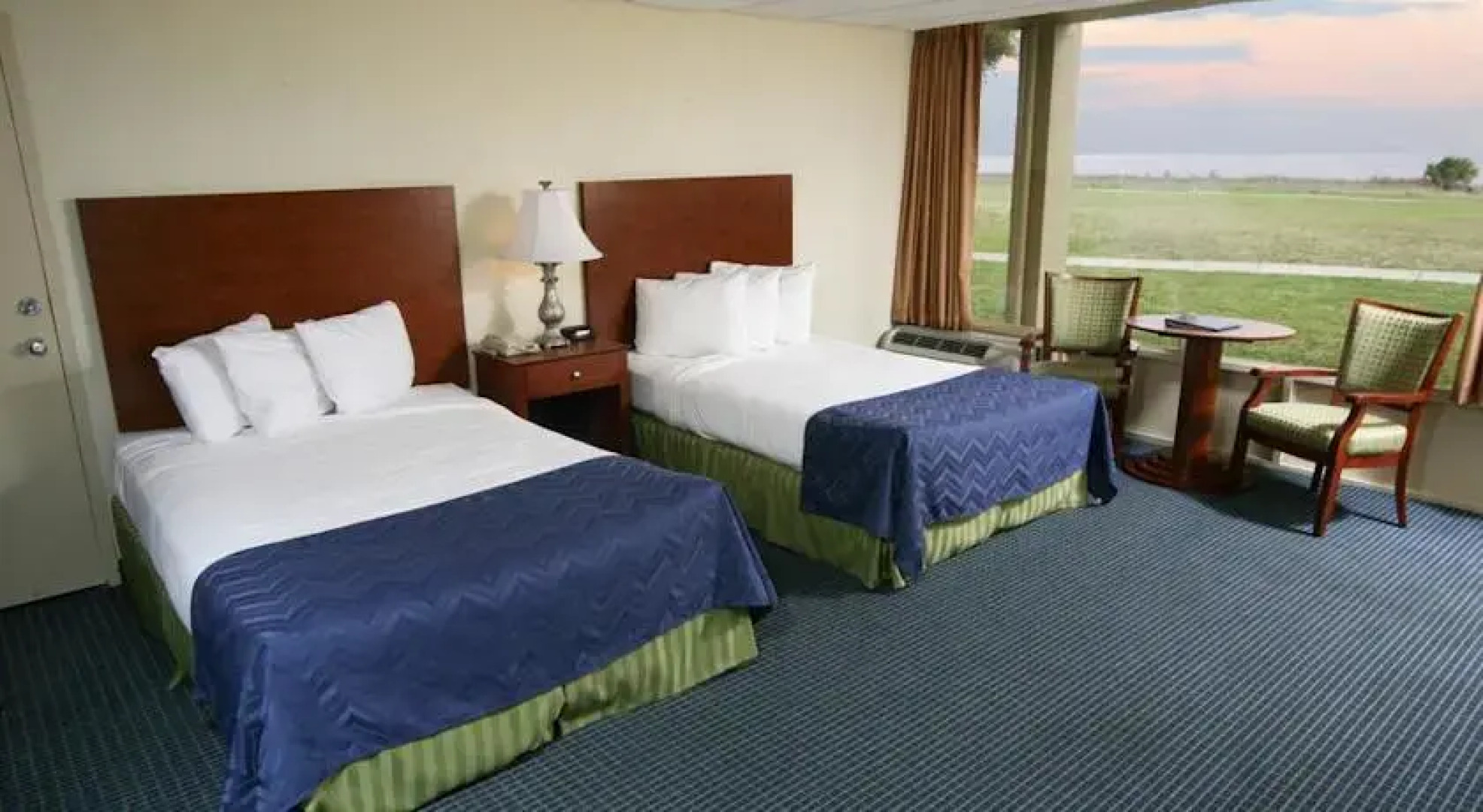 Oceanside Inn & Suites