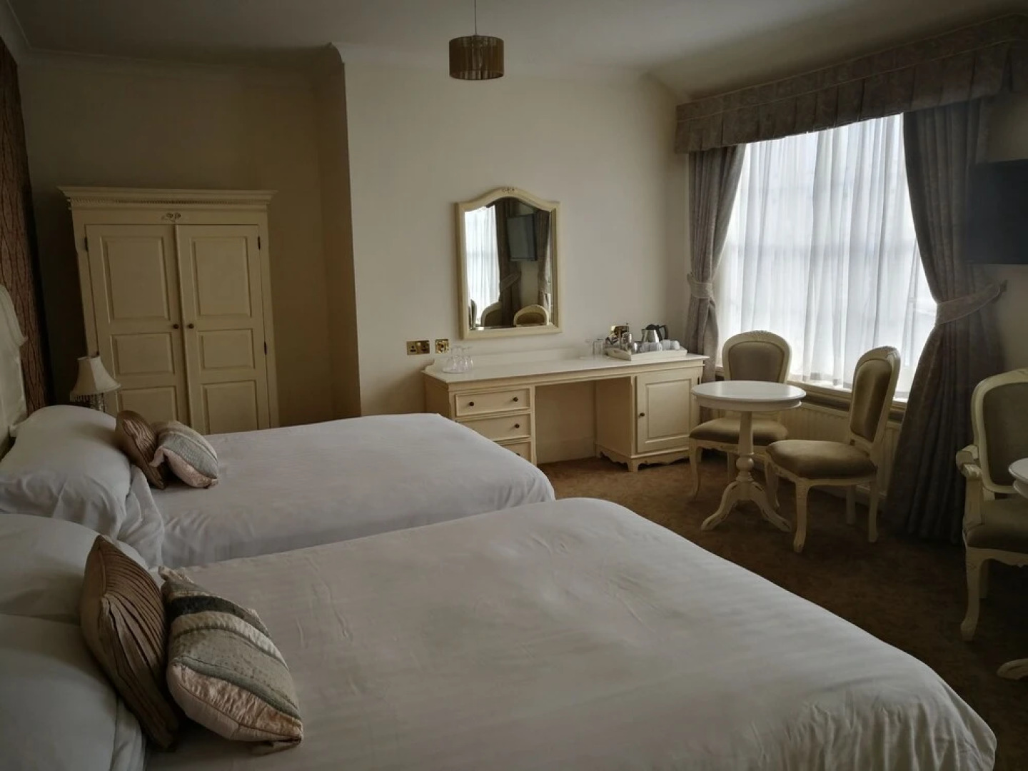 Feathers Hotel, Bar and Restaurant