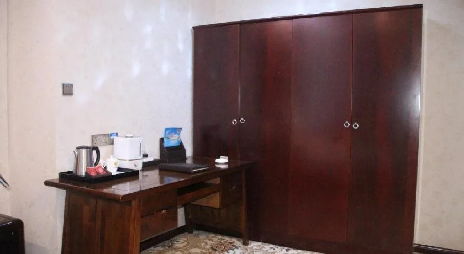 Jiuquan Longteng Hotel