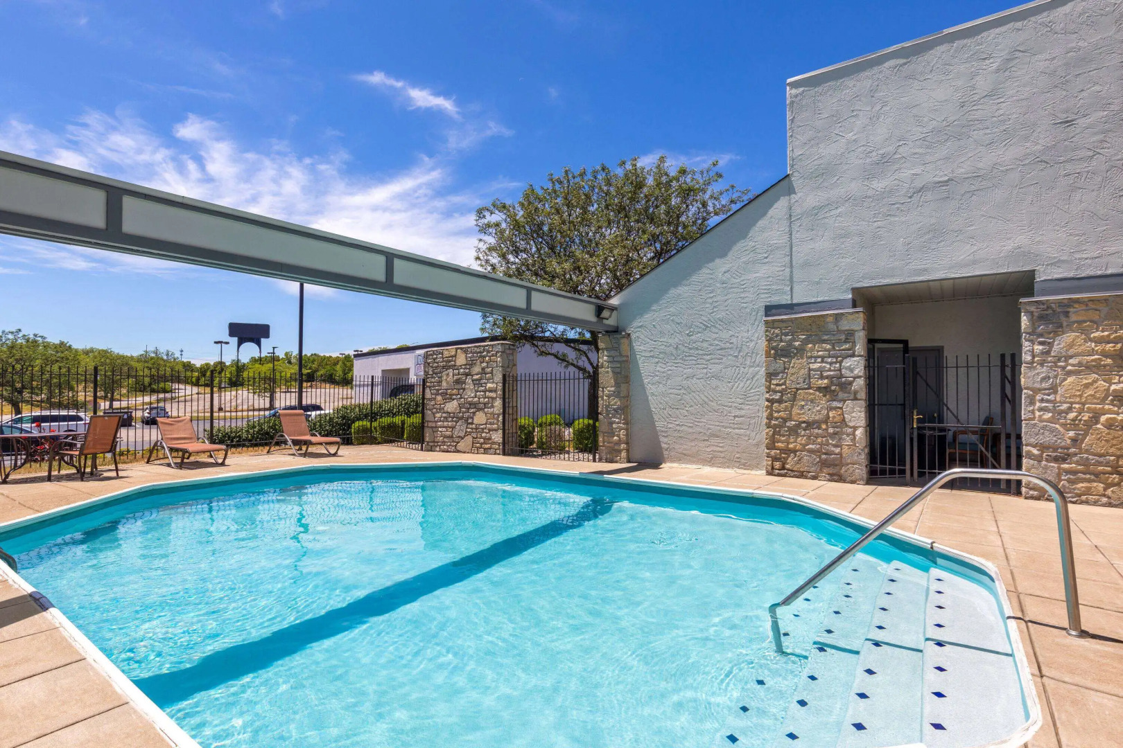 Super 8 by Wyndham Fort Mitchell Cincinnati Area