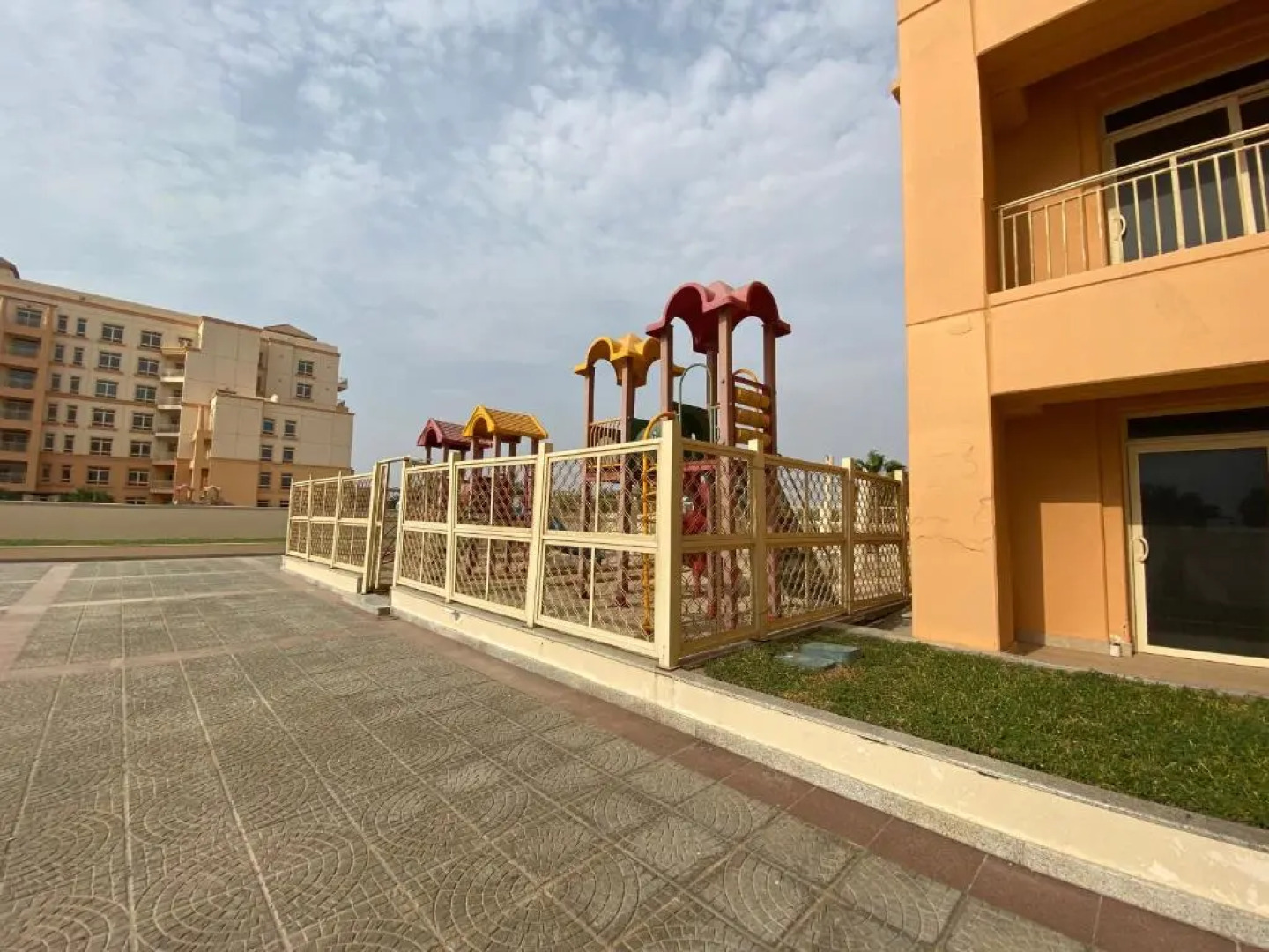 4 bedroom apt in king Abdullah economy city ابراج الشاطي