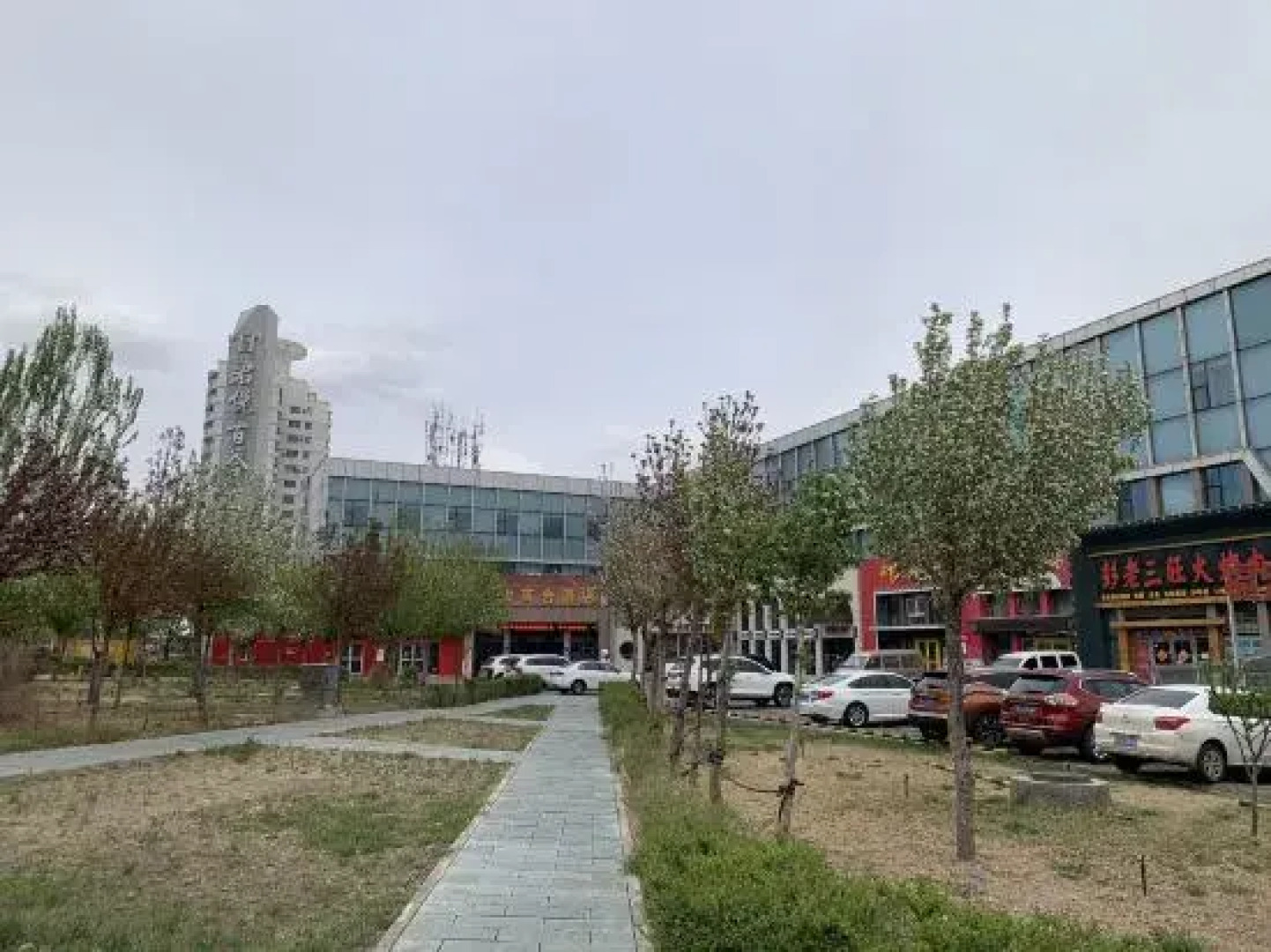 Junyue Baihe Theme Hotel