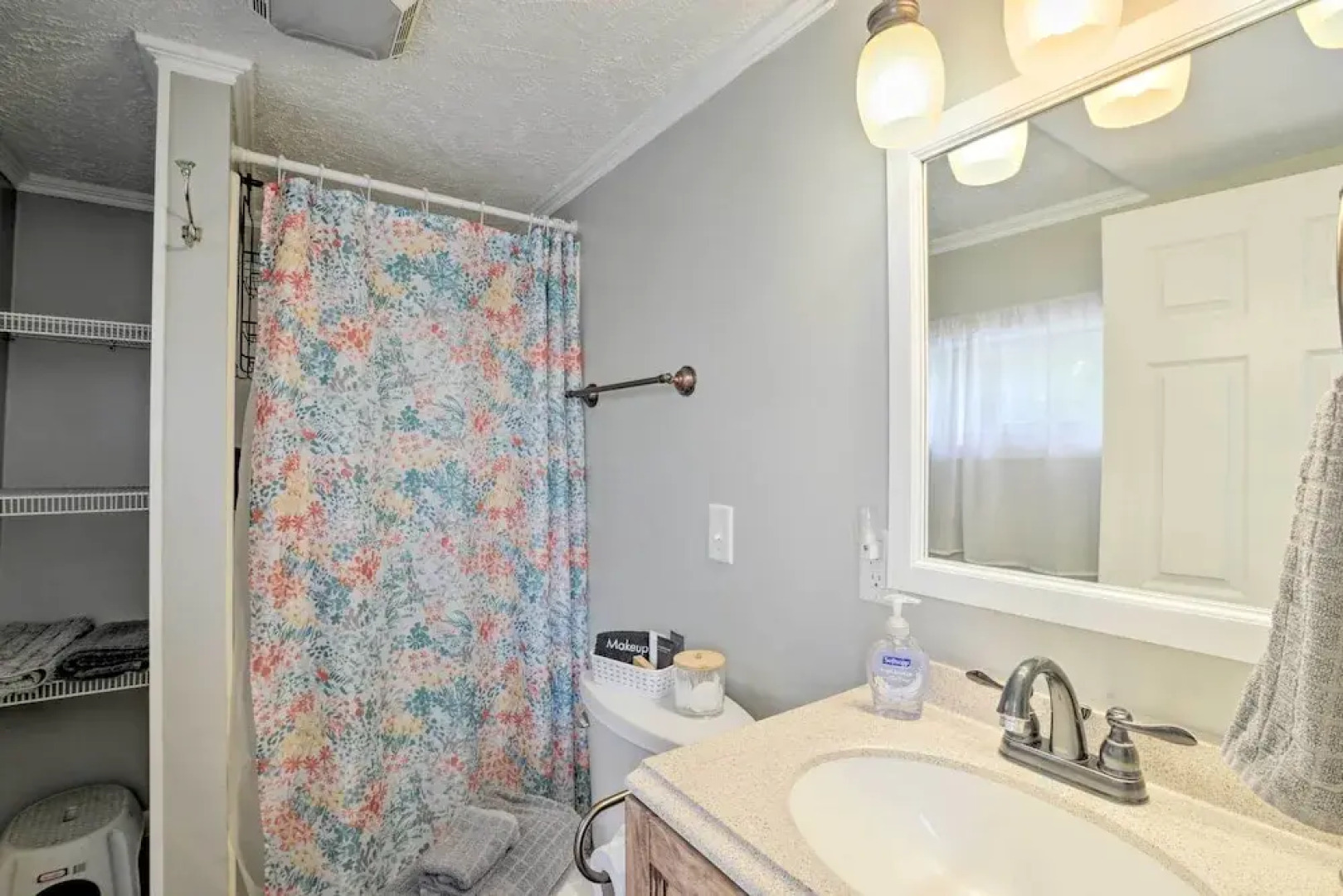 Enchanting Family House w/ Balcony < 3 Mi to Wvu!