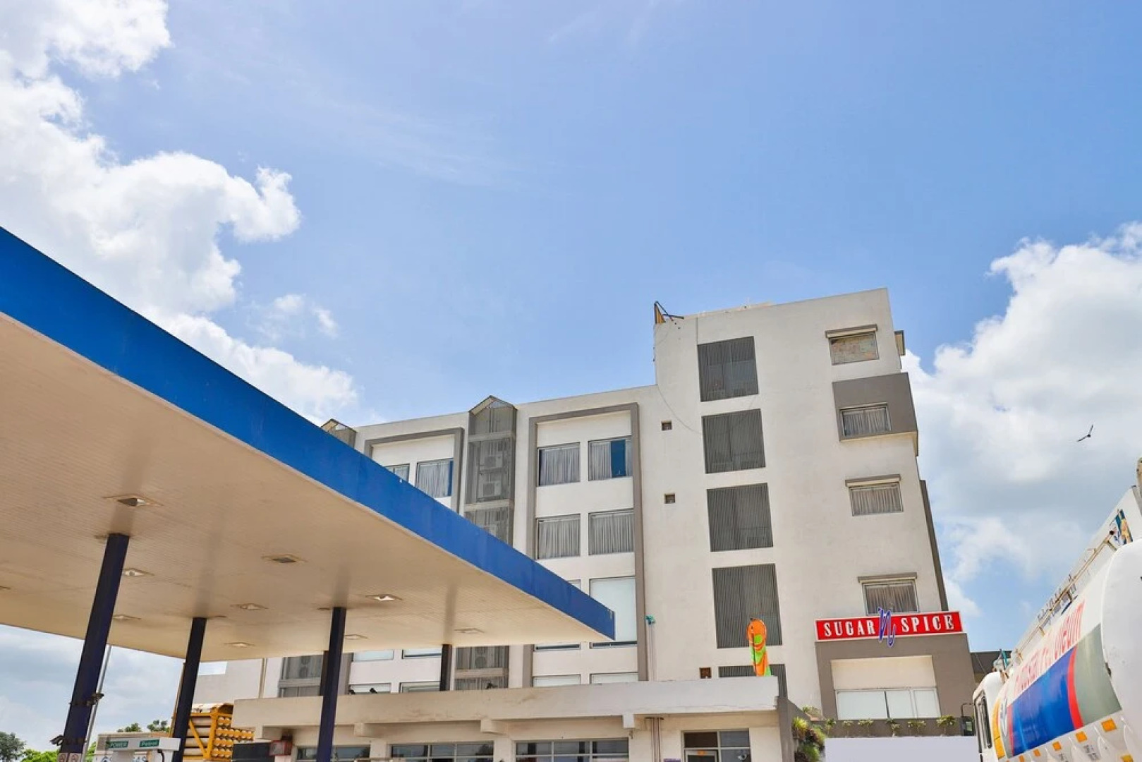 OYO 18933 The Grand President