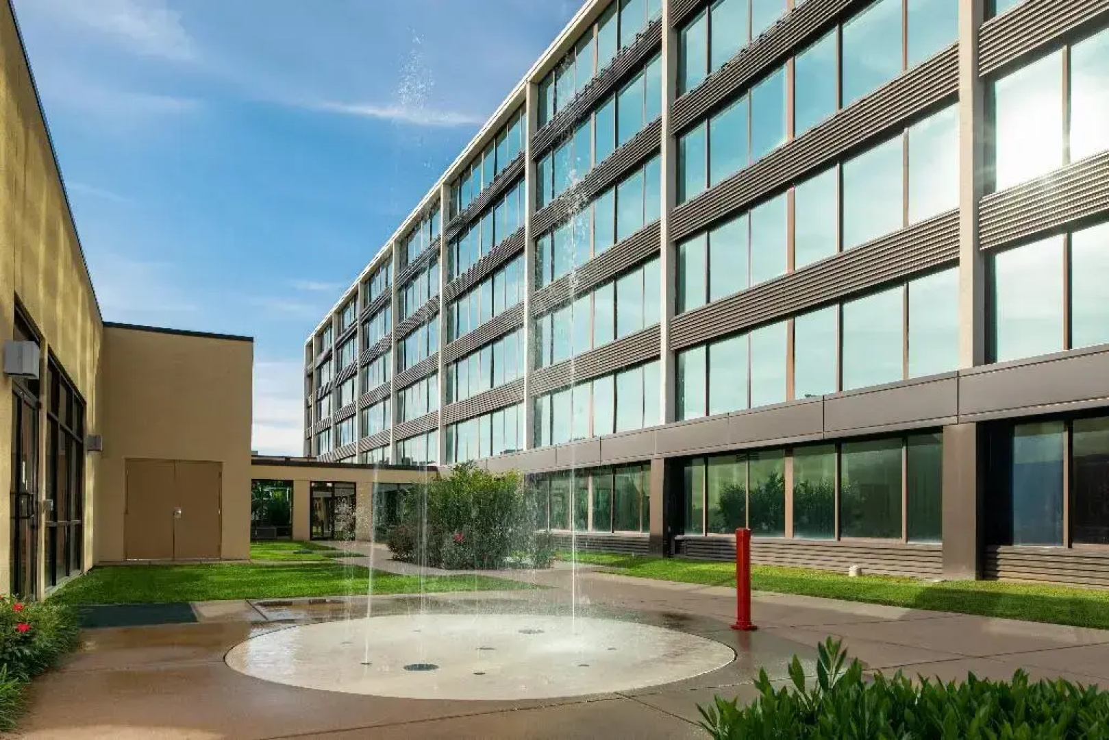 Holiday Inn Hotel & Suites Charleston West by IHG