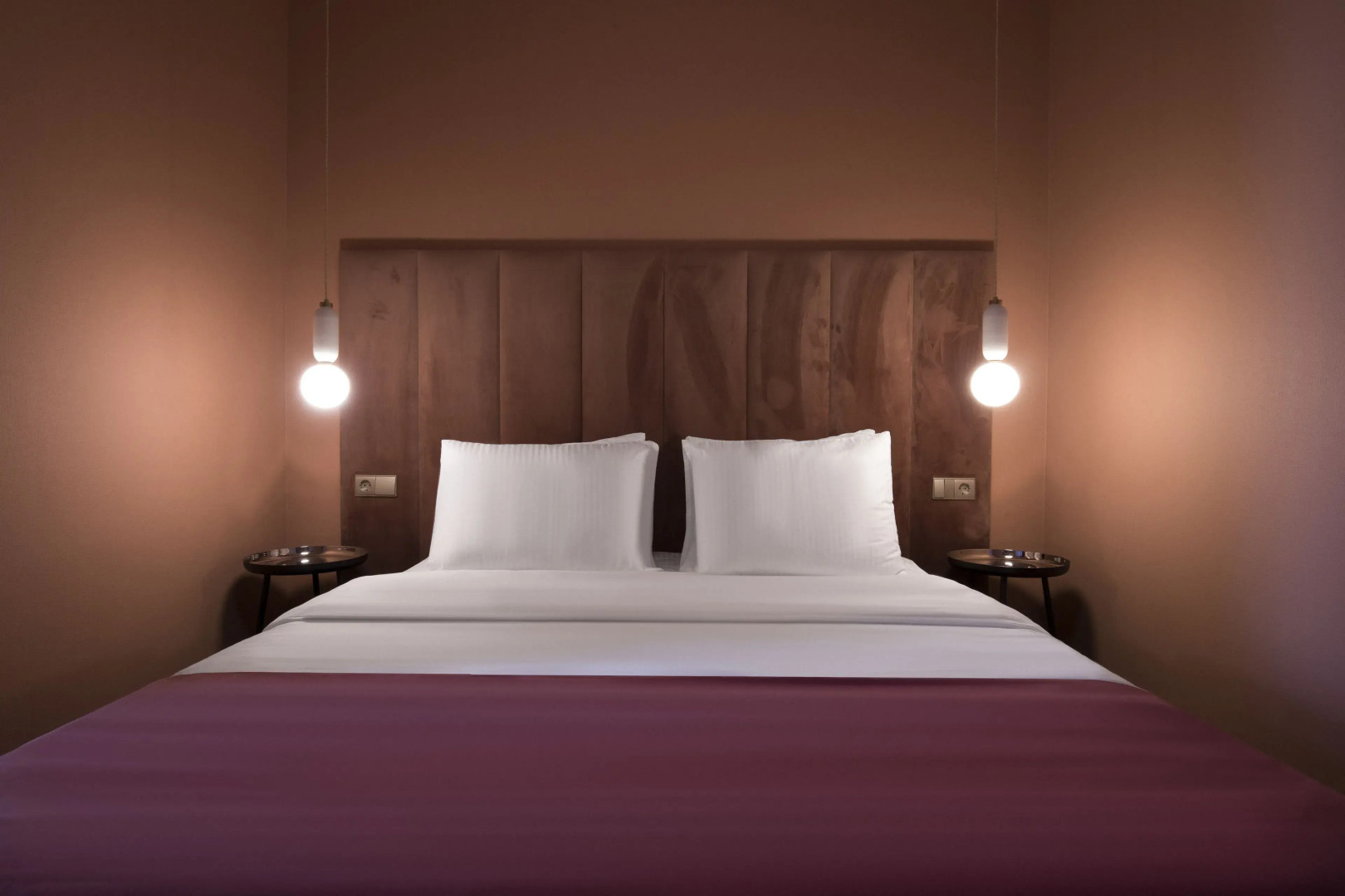 Отель HB Freeze Inn