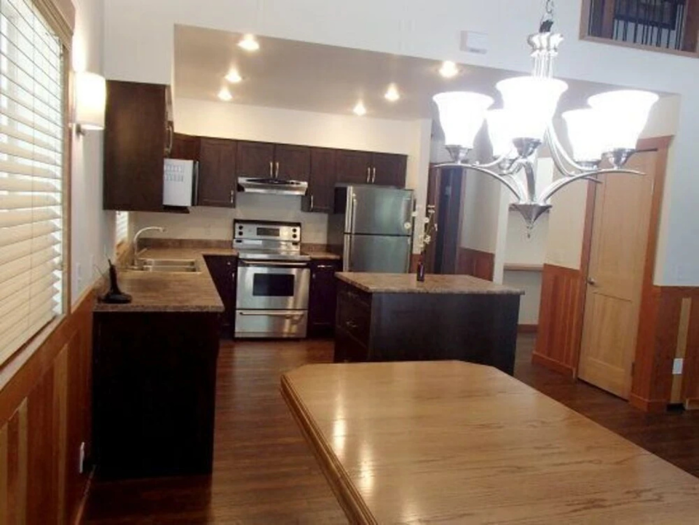 Mt. Baker Lodging Cabin 2 – Hot Tub, A/C, Sleeps 10! by MBL