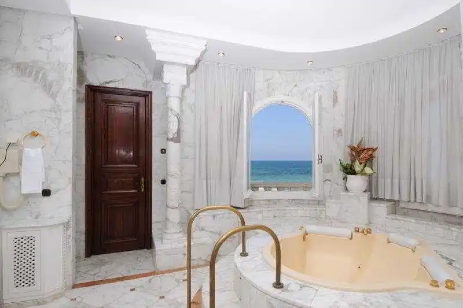 Villa Clara Hana Palace