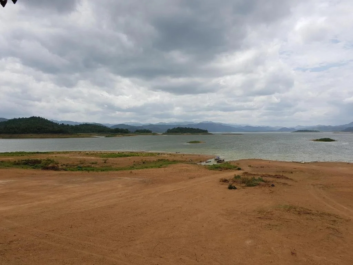 Kaengkrachan Riverside Resort And Camping