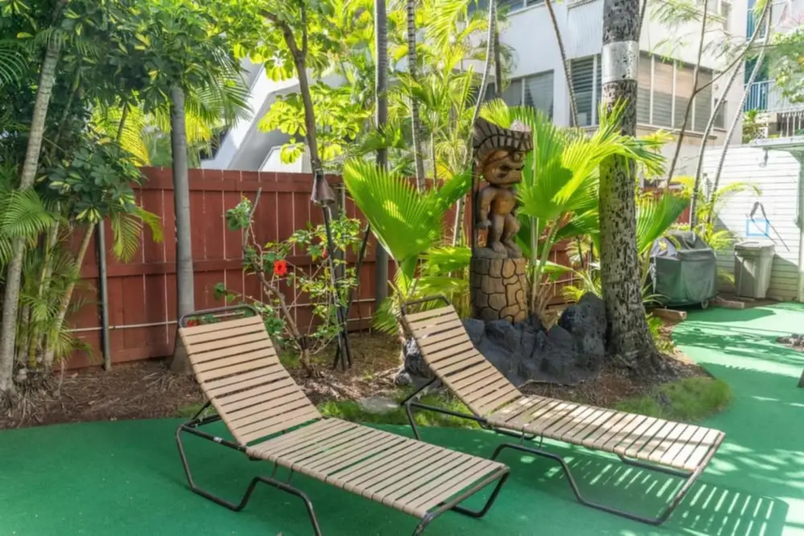 Waikiki Condo Rental - Hawaiian King