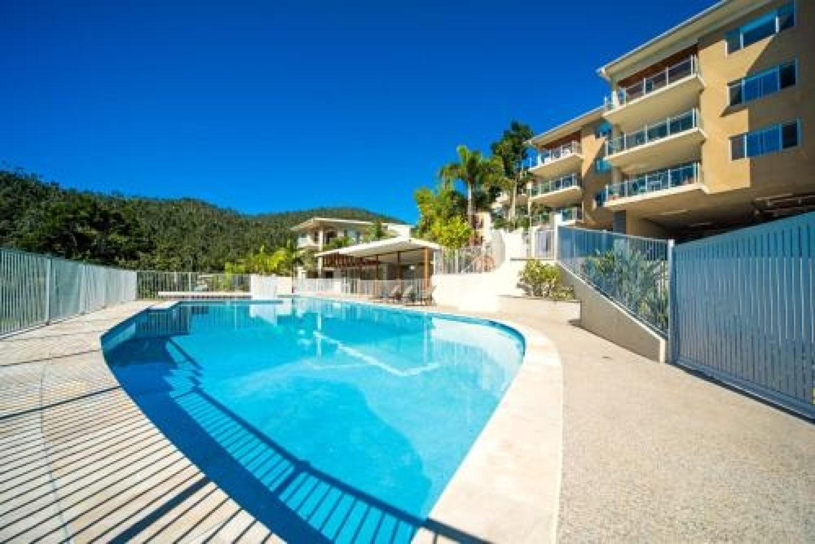 Airlie Summit Apartments