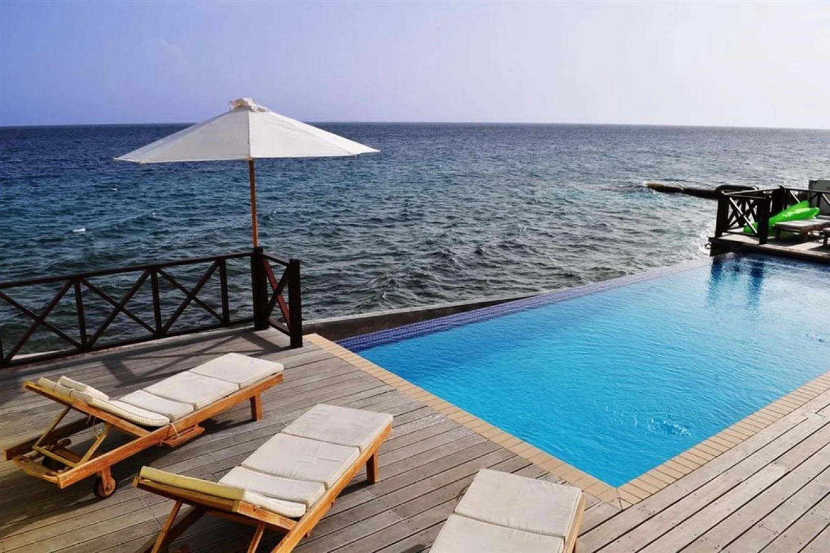 Scuba Lodge & Ocean Suites