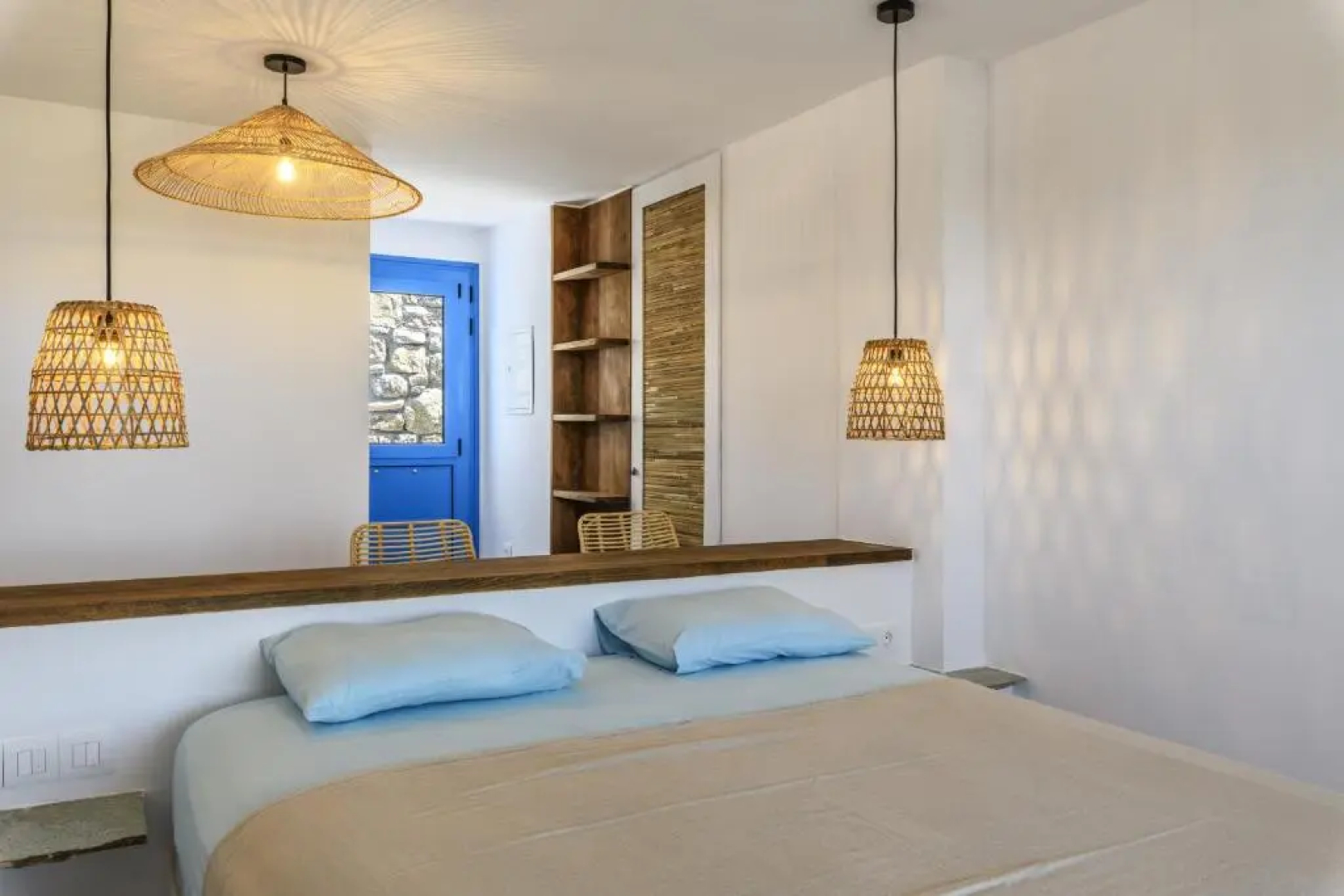 Mesmerising Sea View Lia Residence