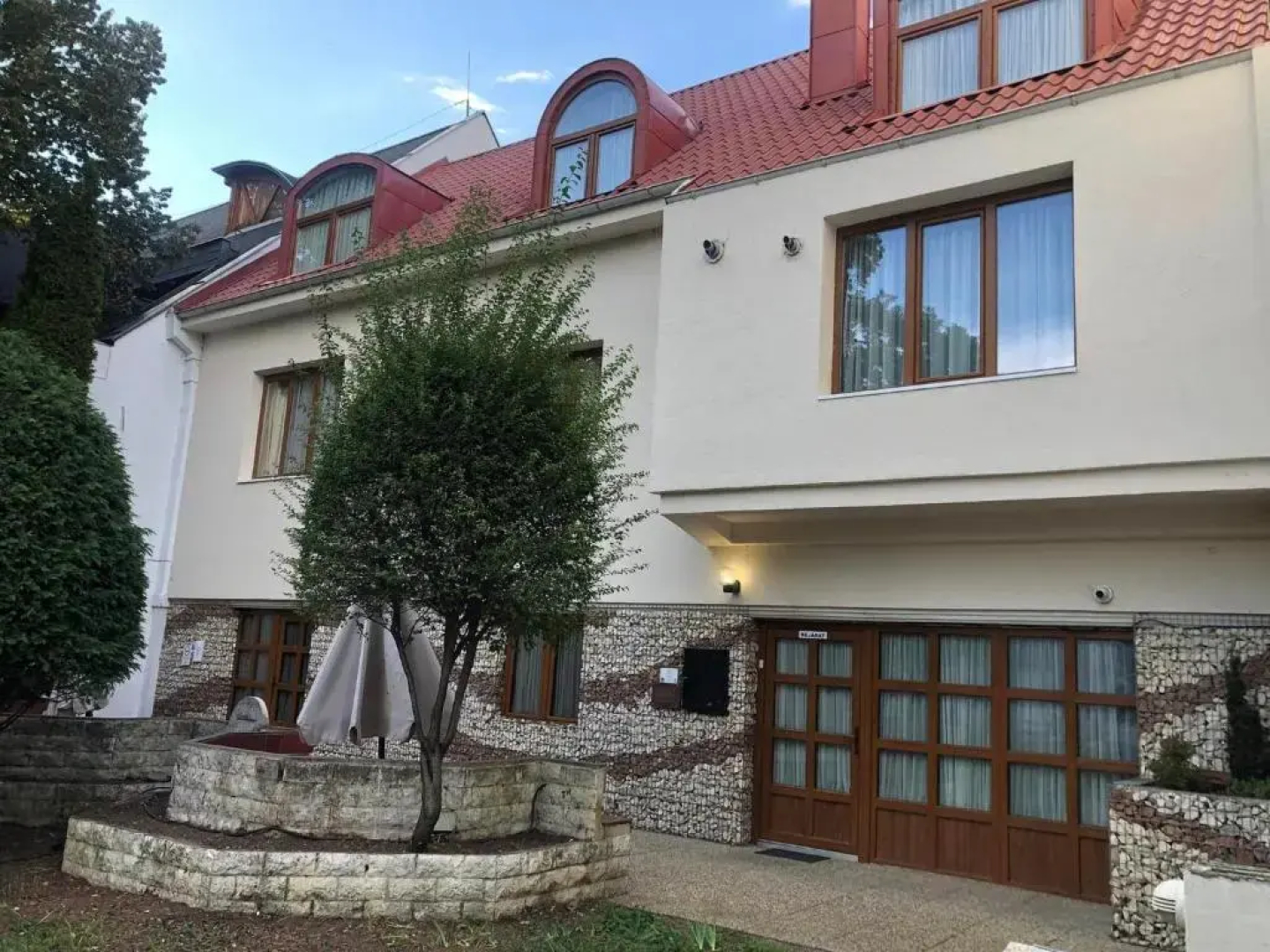 Trojka Hotel És Panzió