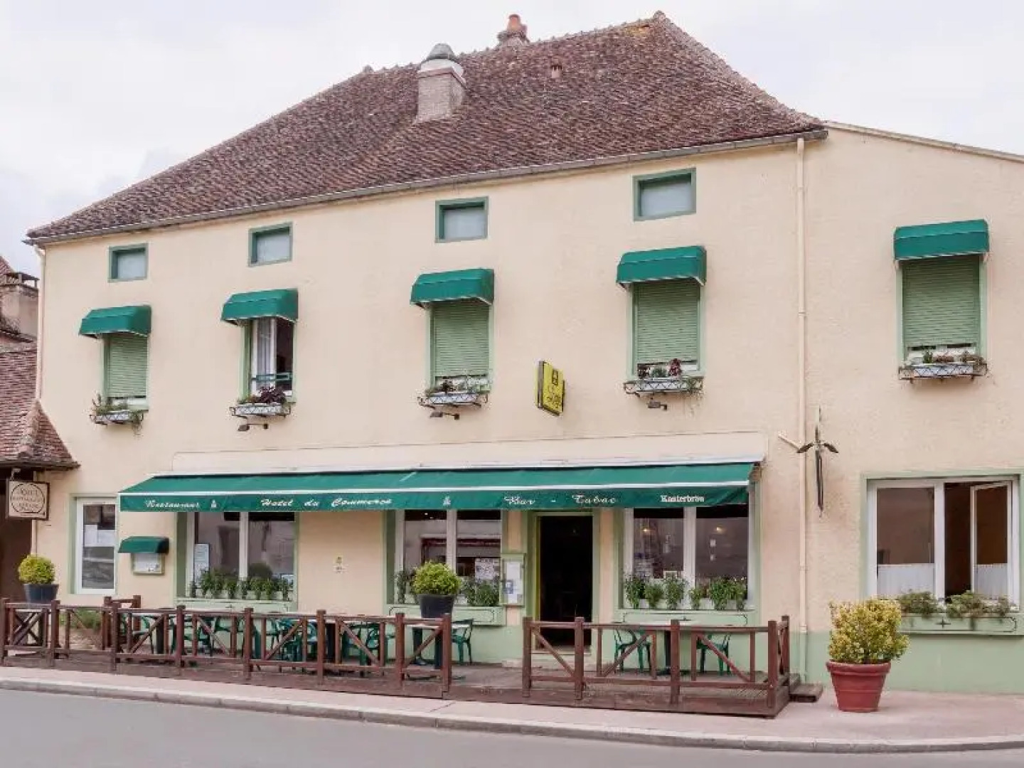 Logis Hotel Du Commerce Joncy