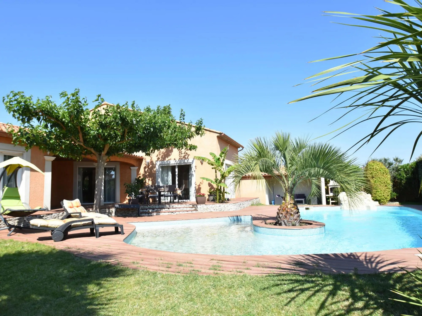Luxury Holiday Home in Pierrerue With Private Pool & Centre Nearby