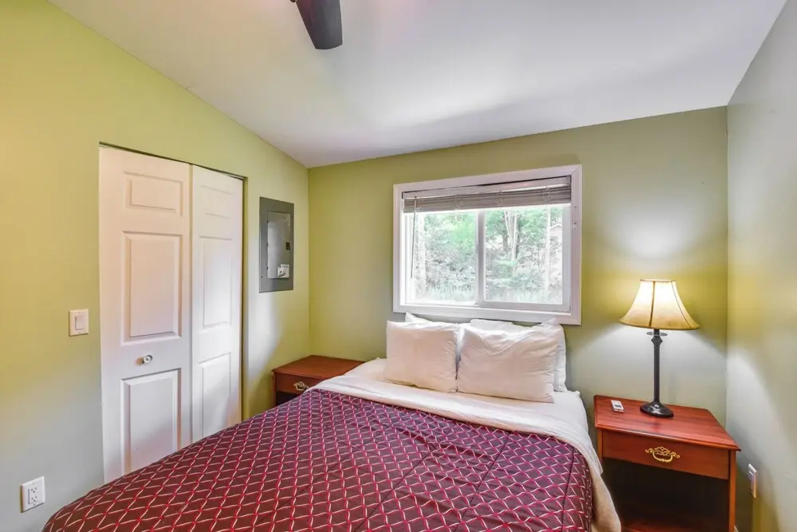 2 Mi to Warren Dunes: Sawyer Apartment w/ Deck!