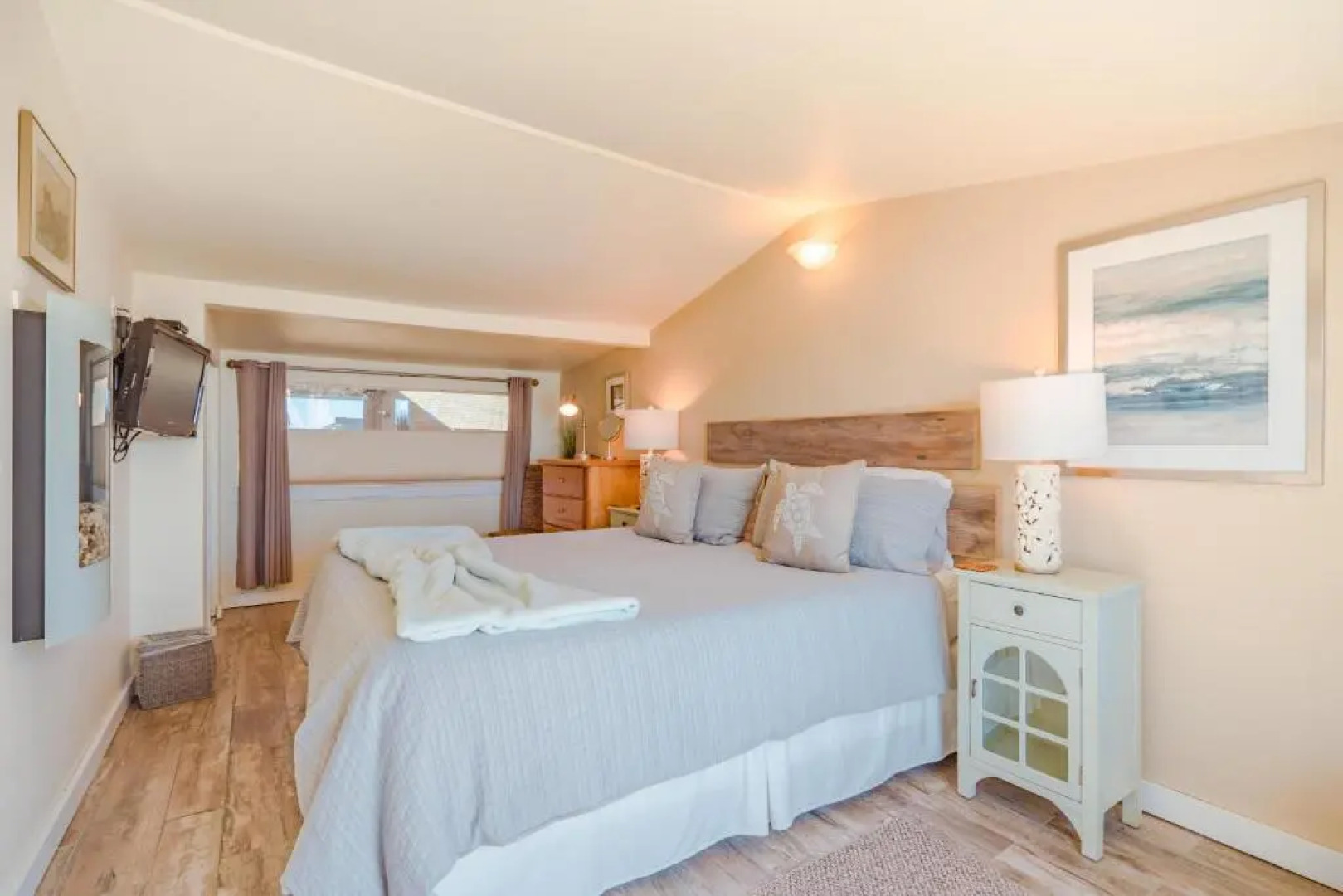 Surfscape Beach House, Private Beach & Ocean views