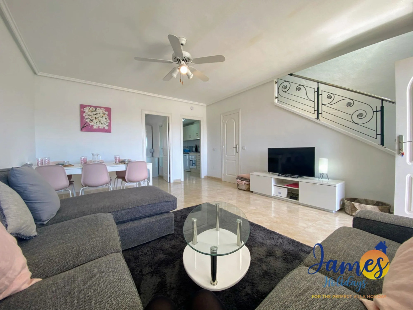 Laguna Townhouse overlooking Communal Pool LOM01