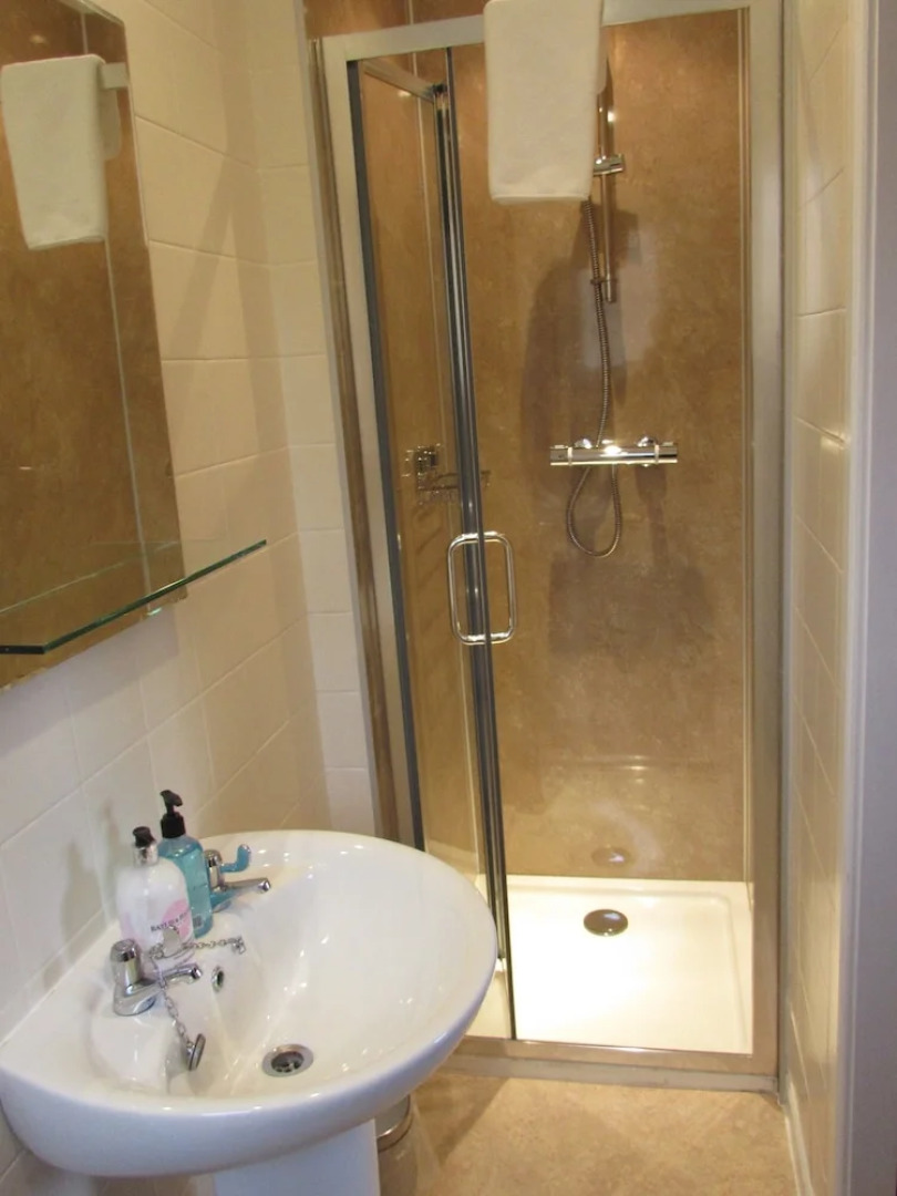 Old School Restaurant & Rooms